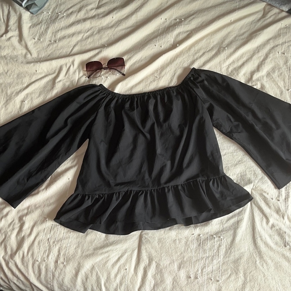 Boutique find. Off the shoulder moment💕